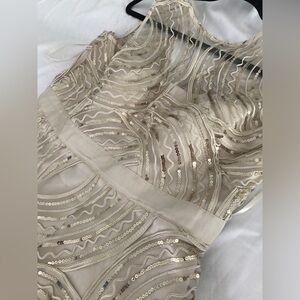 Beautiful dress 
Gown silhouette
Back zip closure
Sequins 
Floor-length